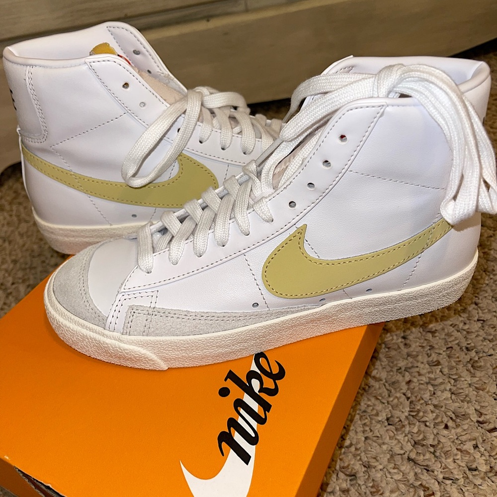 Nike Blazer Mid '77 Vintage Women's Shoes
Size 7 brand new in box